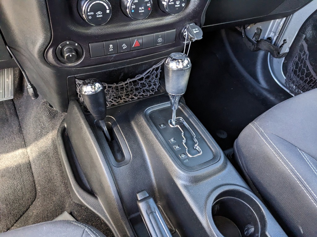 Jeep Wrangler Unlimited Vehicle Full-screen Gallery Image 21