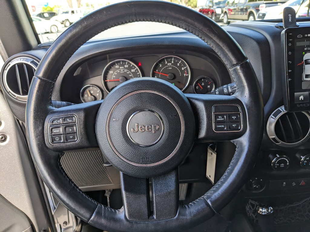 Jeep Wrangler Unlimited Vehicle Full-screen Gallery Image 23