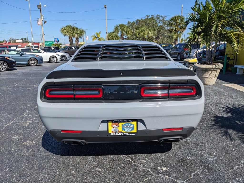 Dodge Challenger Vehicle Full-screen Gallery Image 04