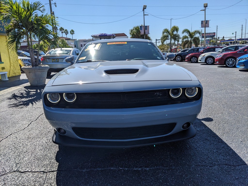 Dodge Challenger Vehicle Full-screen Gallery Image 05