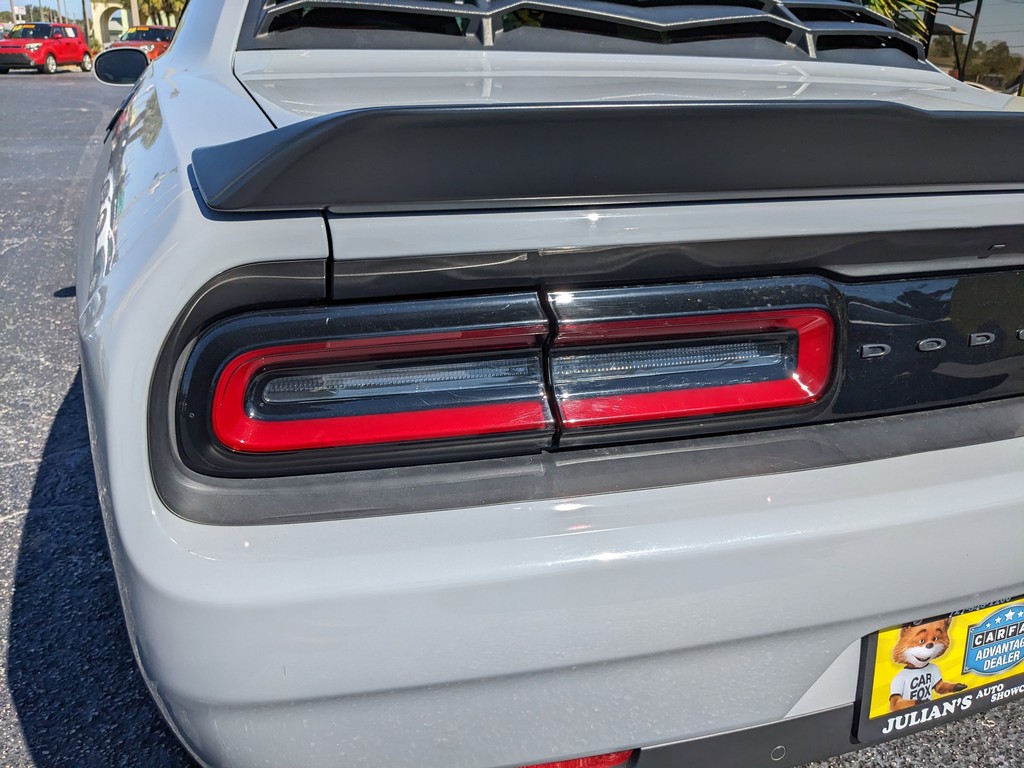 Dodge Challenger Vehicle Full-screen Gallery Image 08