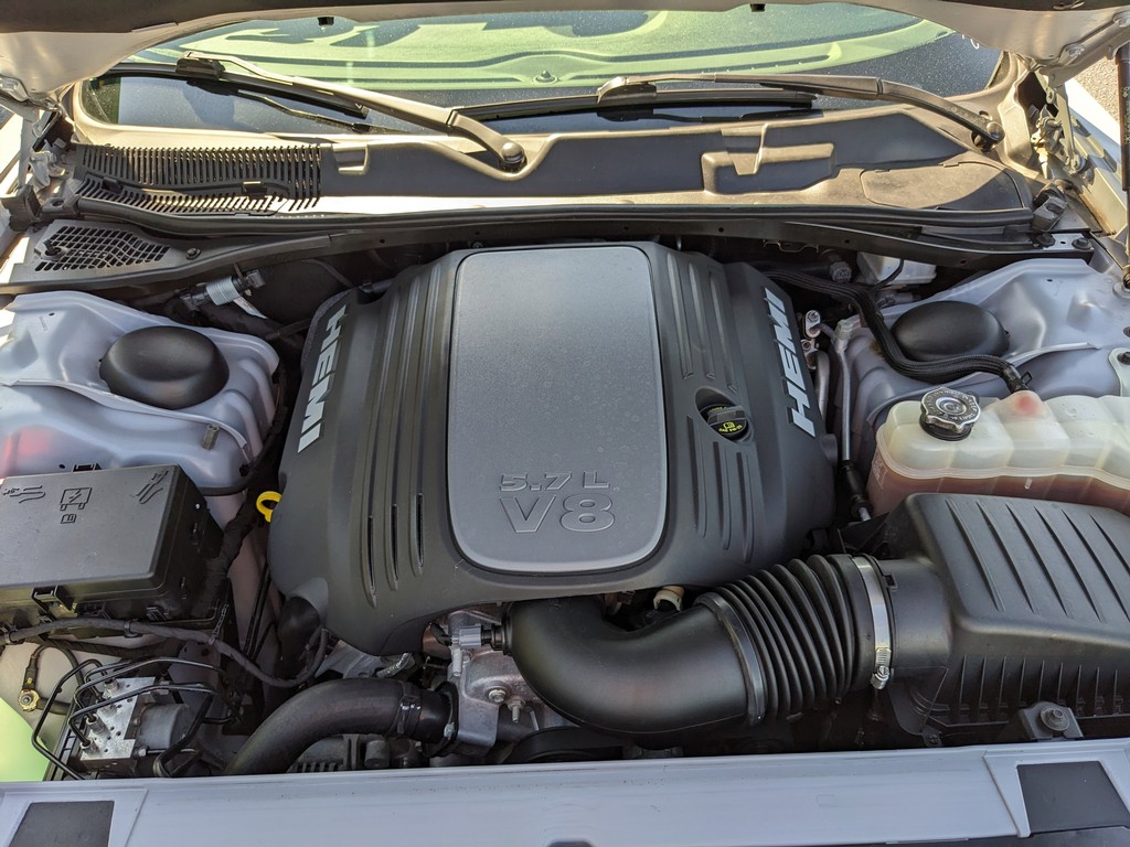 Dodge Challenger Vehicle Full-screen Gallery Image 09