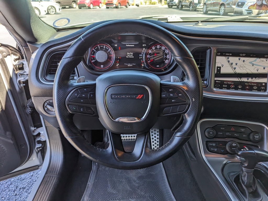 Dodge Challenger Vehicle Full-screen Gallery Image 11