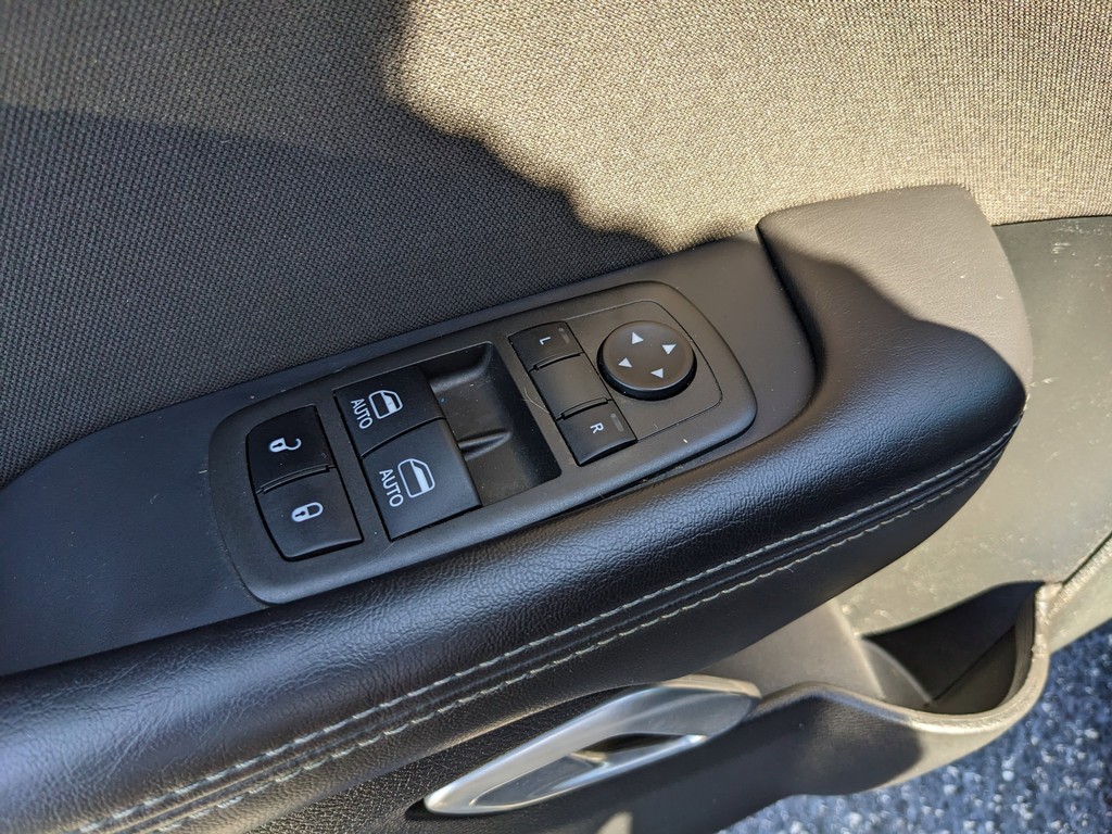 Dodge Challenger Vehicle Full-screen Gallery Image 14