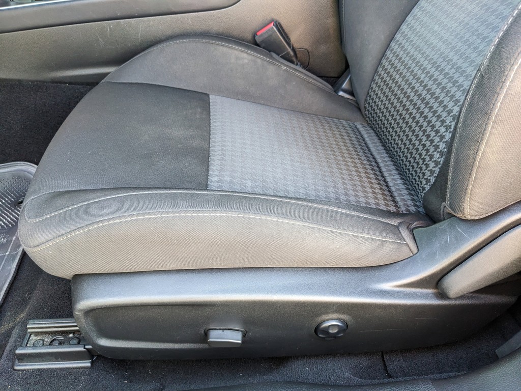 Dodge Challenger Vehicle Full-screen Gallery Image 15