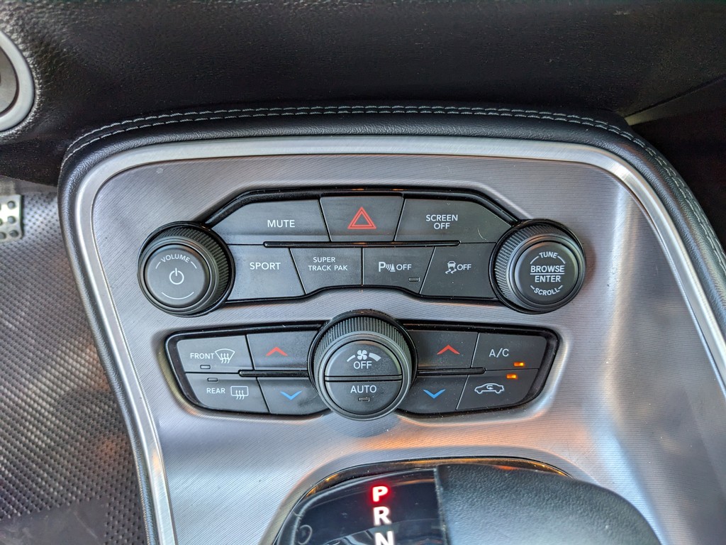 Dodge Challenger Vehicle Full-screen Gallery Image 19