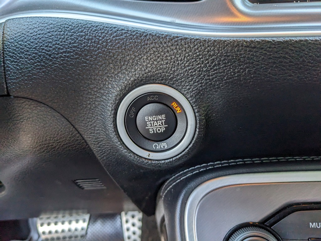 Dodge Challenger Vehicle Full-screen Gallery Image 20