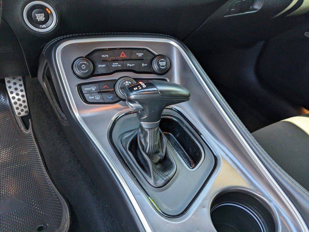 Dodge Challenger Vehicle Full-screen Gallery Image 21