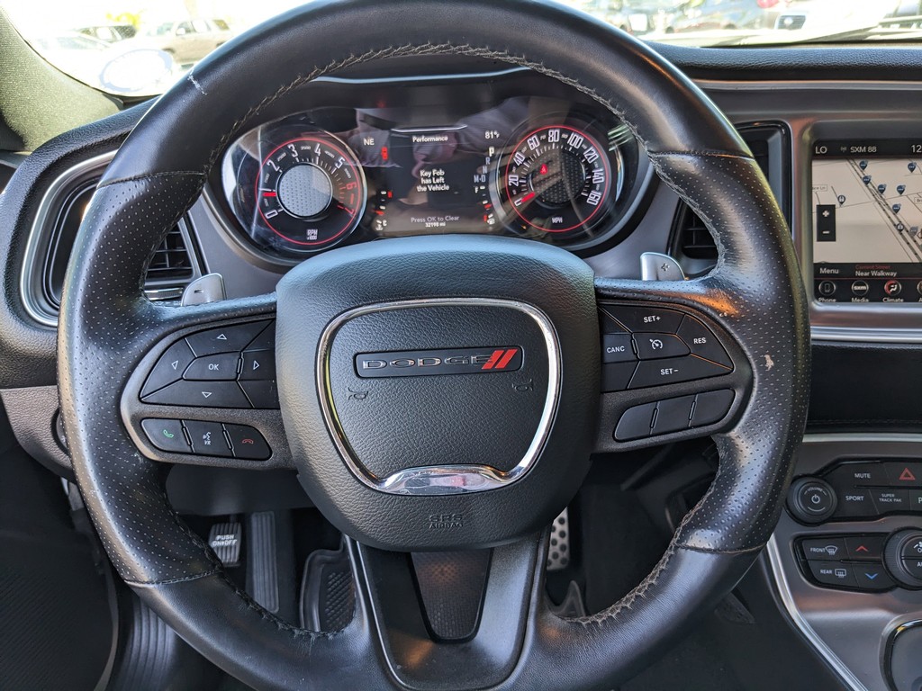 Dodge Challenger Vehicle Full-screen Gallery Image 23