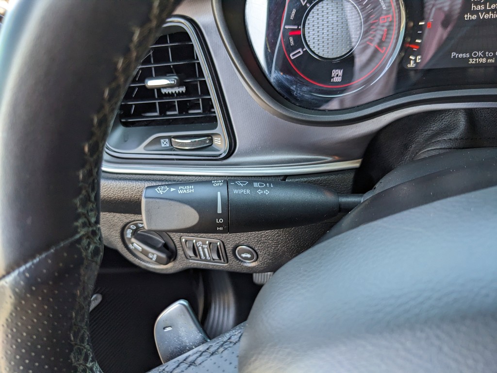 Dodge Challenger Vehicle Full-screen Gallery Image 25