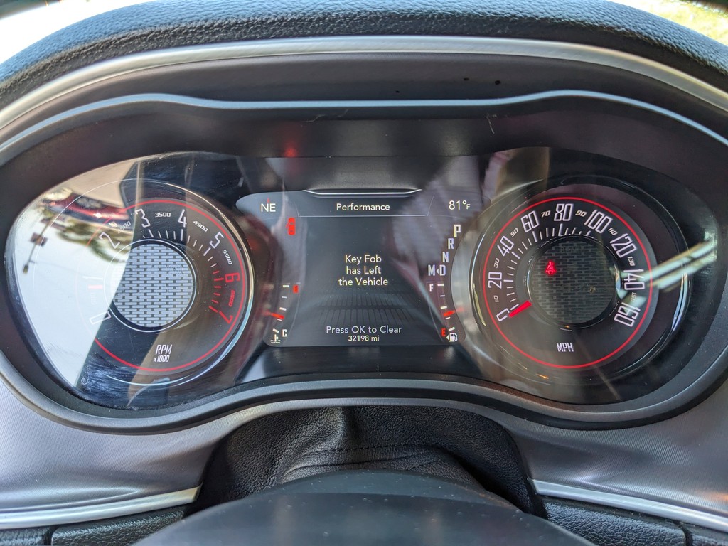 Dodge Challenger Vehicle Full-screen Gallery Image 26