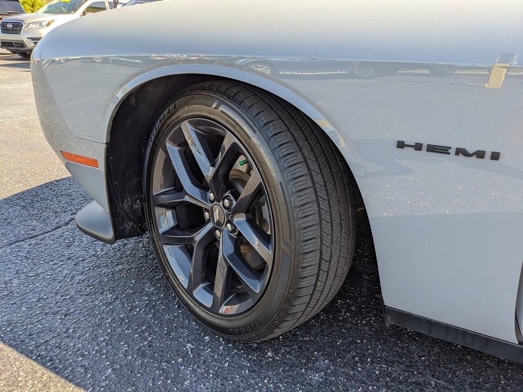 Dodge Challenger Vehicle Full-screen Gallery Image 27