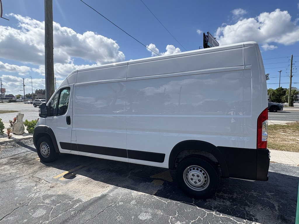 Ram ProMaster Cargo Van Vehicle Full-screen Gallery Image 04