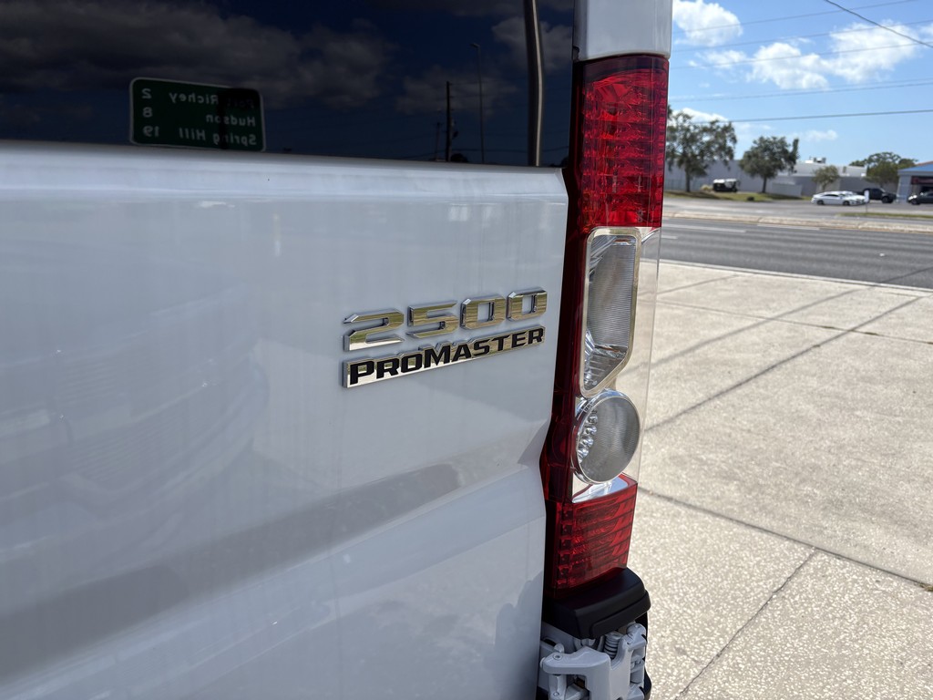 Ram ProMaster Cargo Van Vehicle Full-screen Gallery Image 08