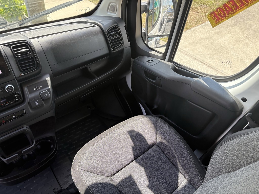 Ram ProMaster Cargo Van Vehicle Full-screen Gallery Image 13