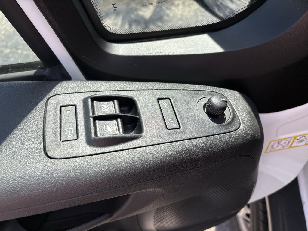 Ram ProMaster Cargo Van Vehicle Full-screen Gallery Image 15