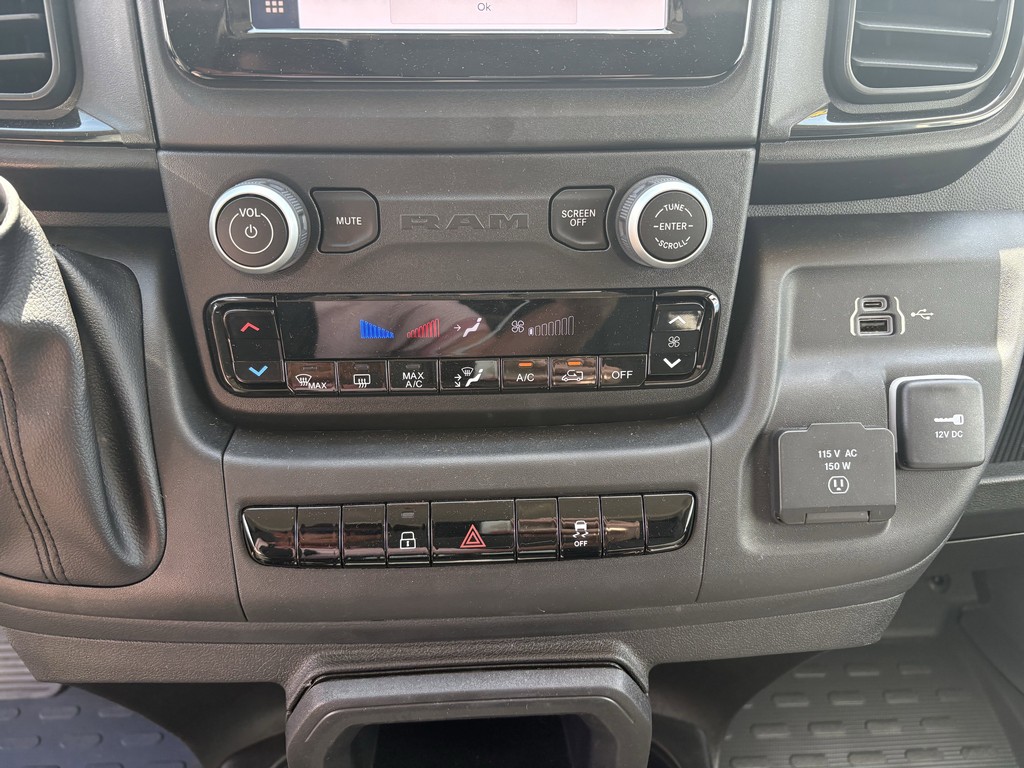 Ram ProMaster Cargo Van Vehicle Full-screen Gallery Image 18