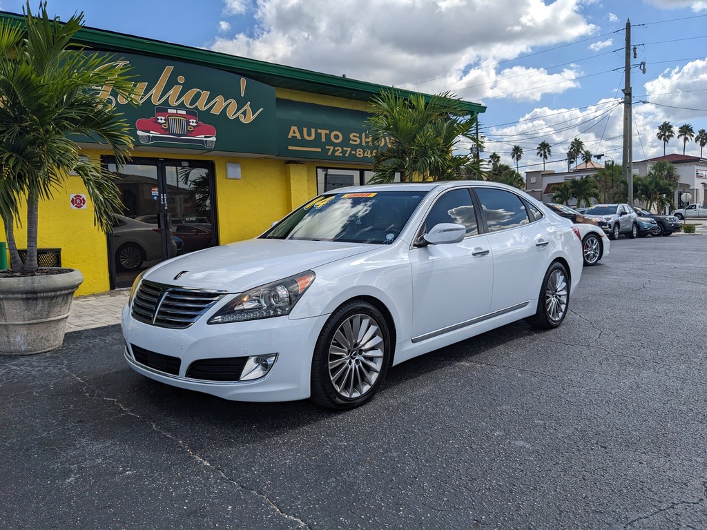 Hyundai Equus Vehicle Full-screen Gallery Image 02