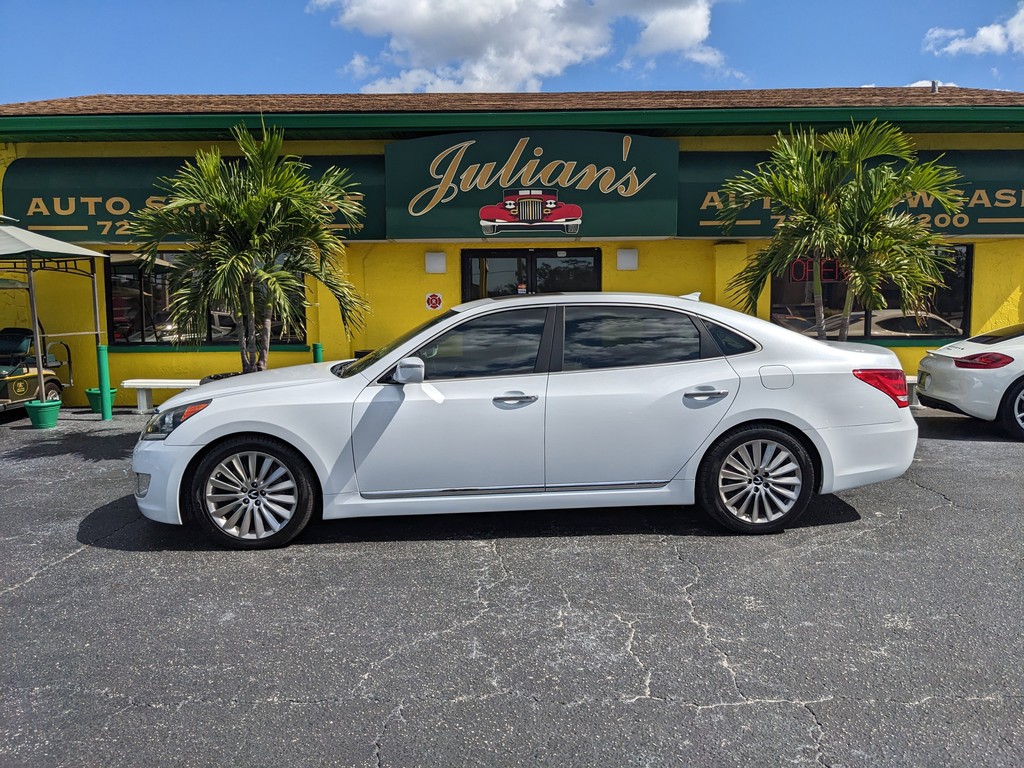 Hyundai Equus Vehicle Full-screen Gallery Image 03