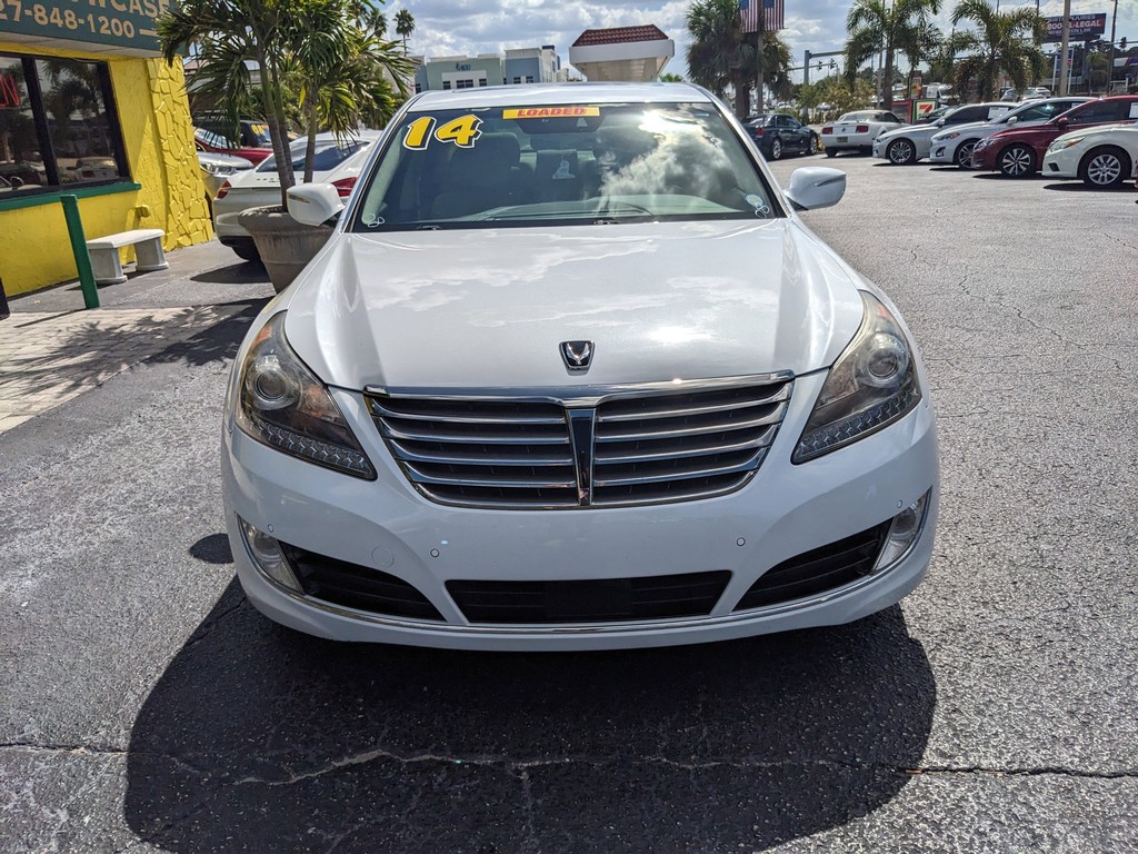 Hyundai Equus Vehicle Full-screen Gallery Image 06