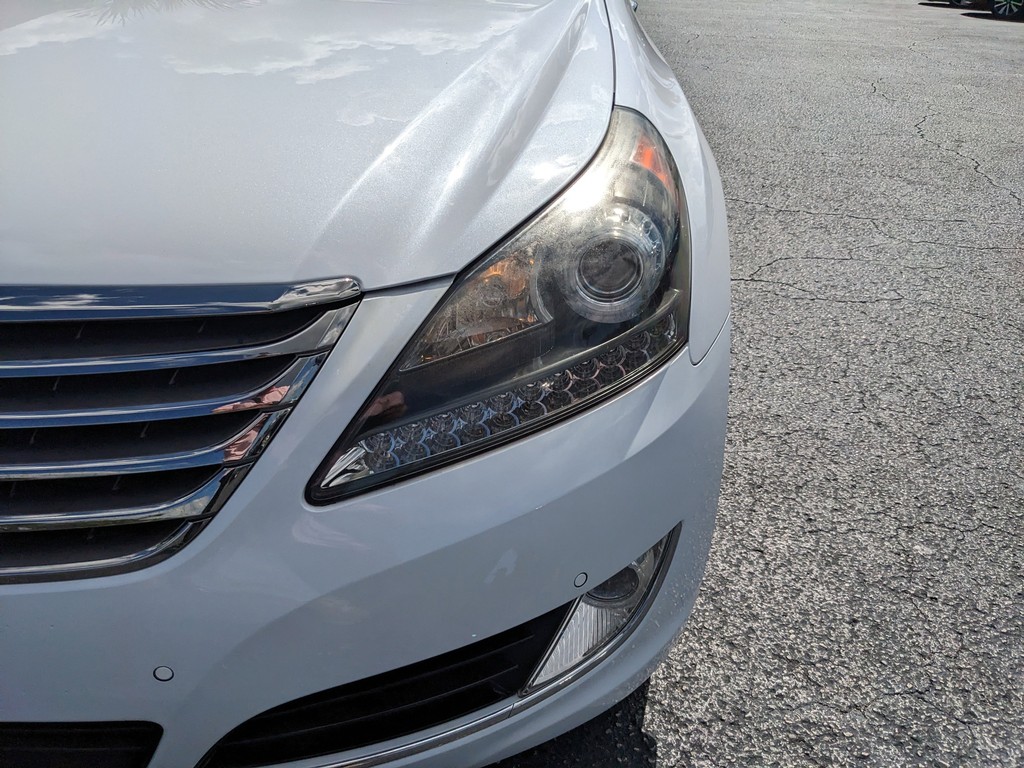 Hyundai Equus Vehicle Full-screen Gallery Image 07