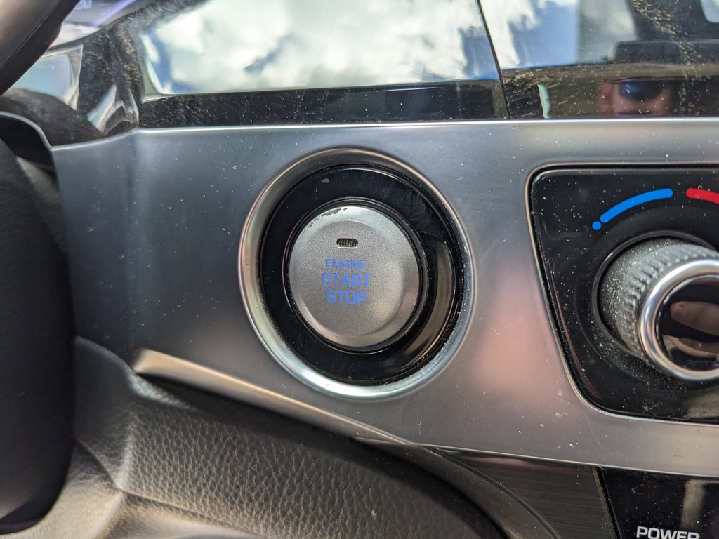 Hyundai Equus Vehicle Full-screen Gallery Image 25