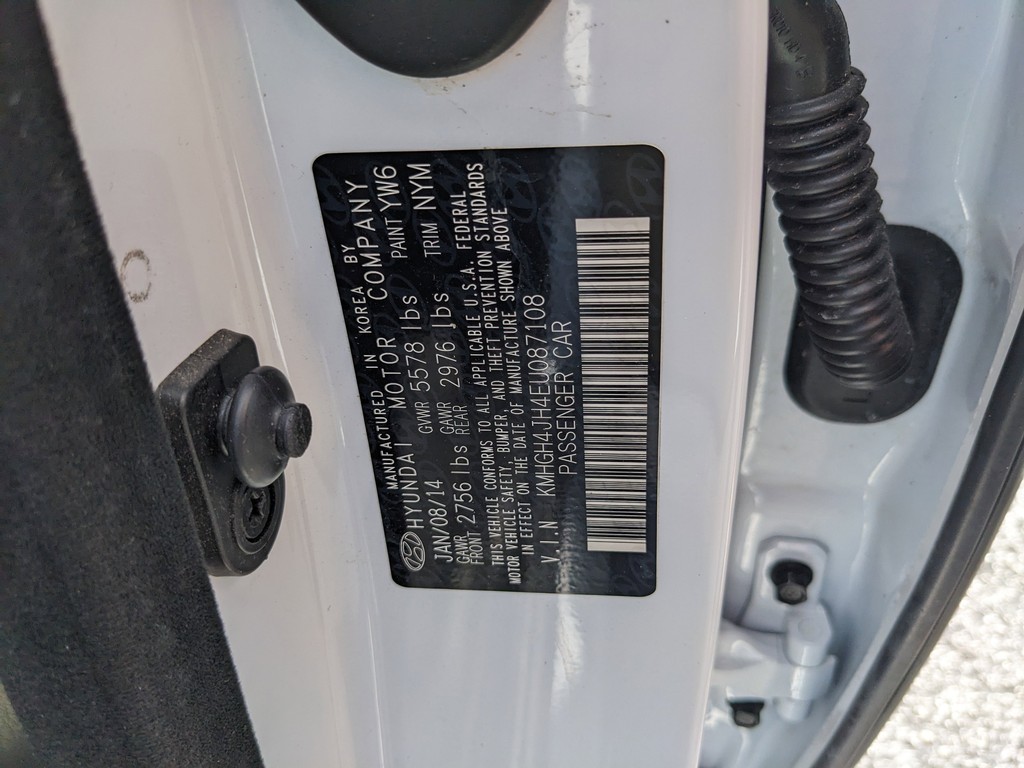 Hyundai Equus Vehicle Full-screen Gallery Image 34