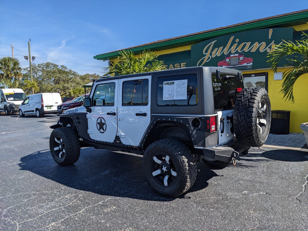 Jeep Wrangler Unlimited Vehicle Full-screen Gallery Image 04