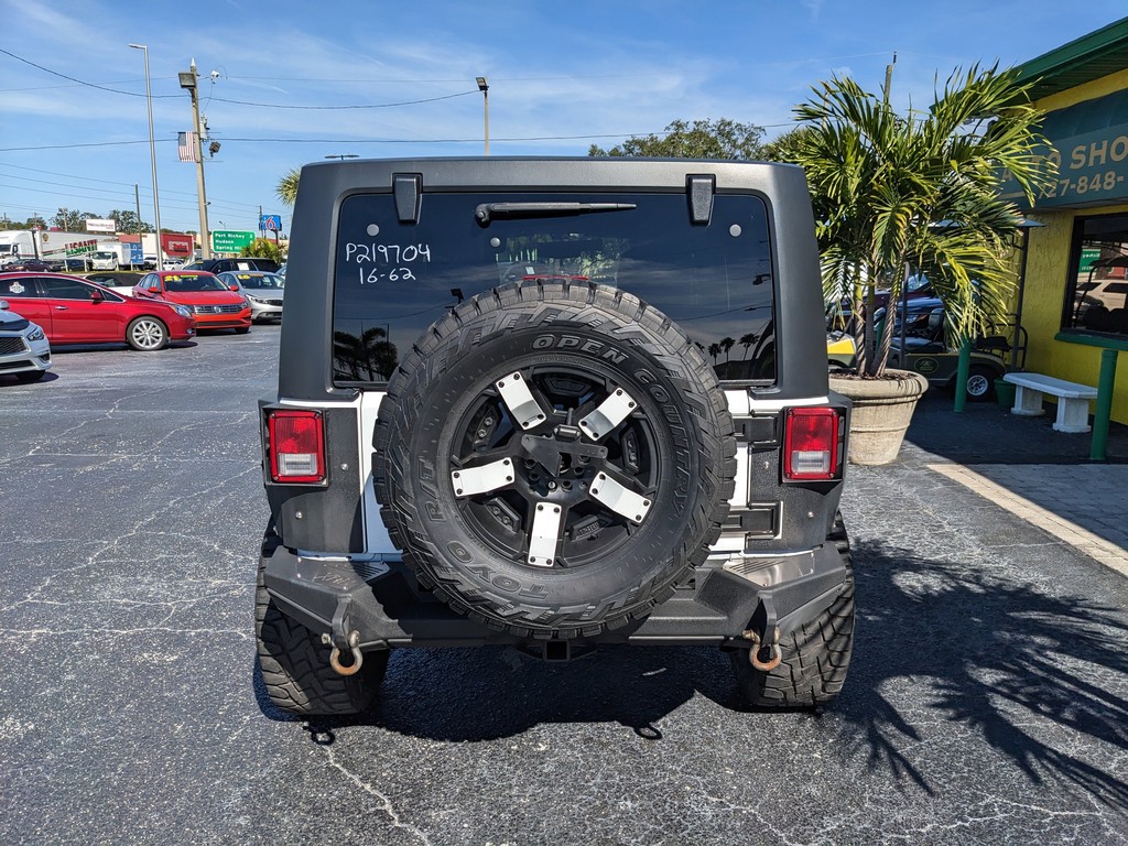 Jeep Wrangler Unlimited Vehicle Full-screen Gallery Image 05