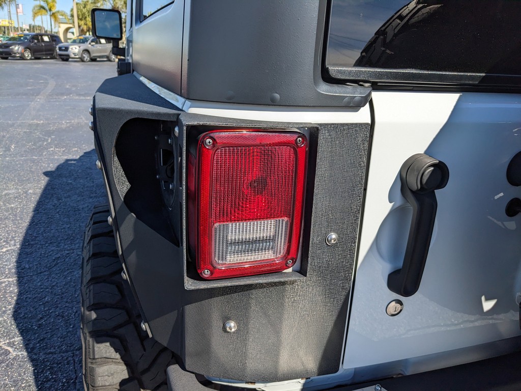 Jeep Wrangler Unlimited Vehicle Full-screen Gallery Image 08