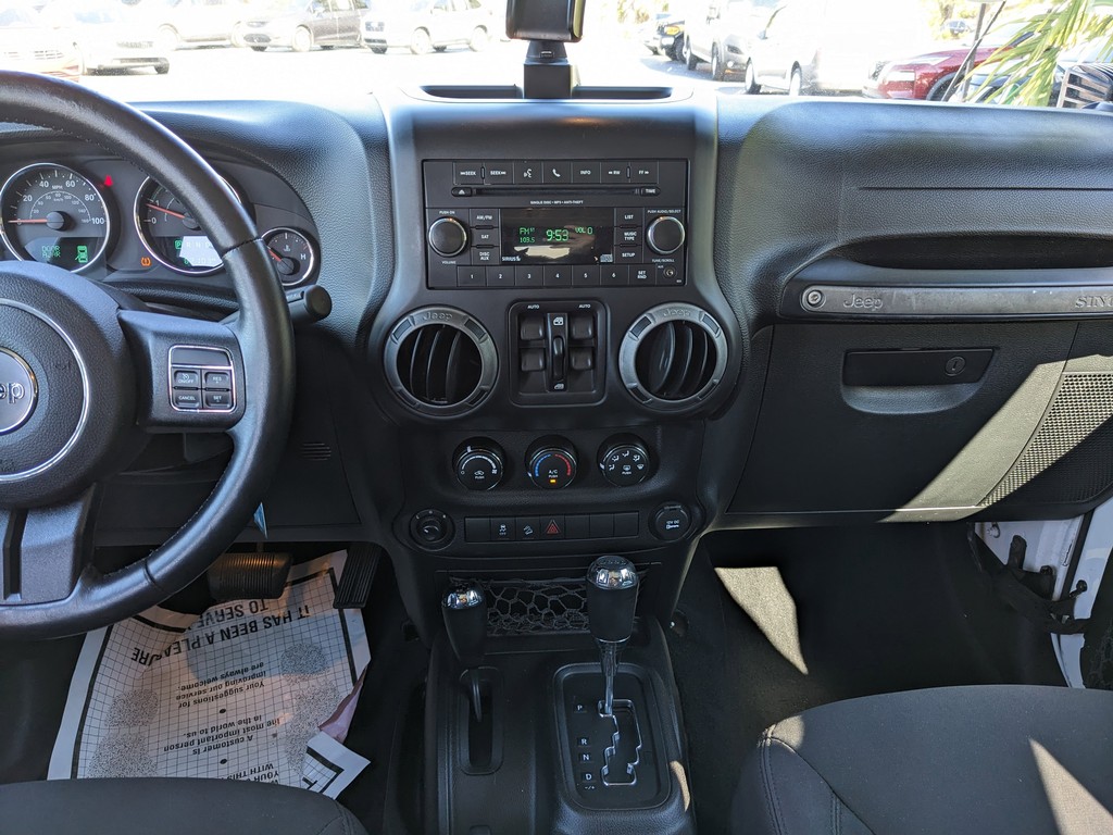 Jeep Wrangler Unlimited Vehicle Full-screen Gallery Image 11