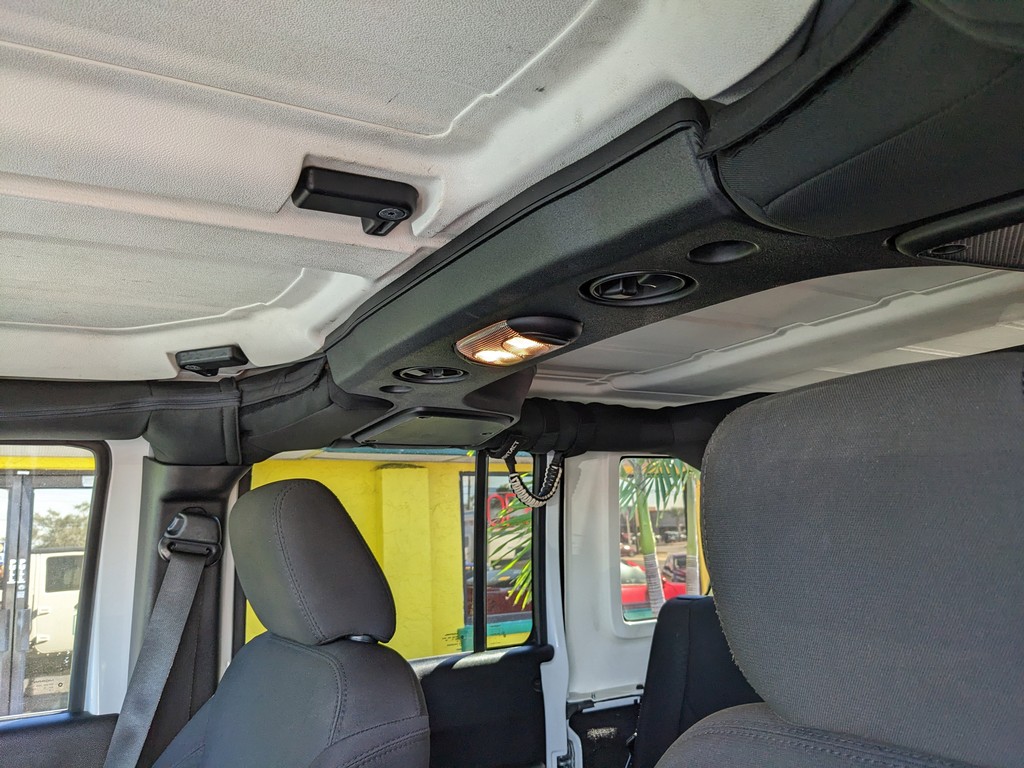 Jeep Wrangler Unlimited Vehicle Full-screen Gallery Image 16