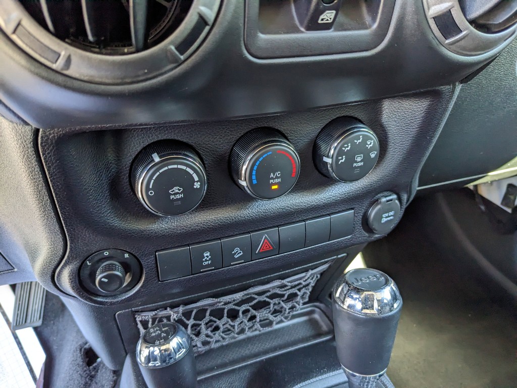 Jeep Wrangler Unlimited Vehicle Full-screen Gallery Image 18
