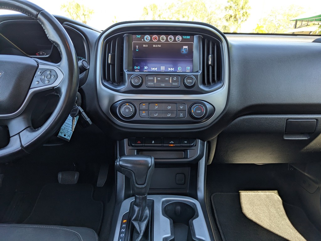Chevrolet Colorado Vehicle Full-screen Gallery Image 13