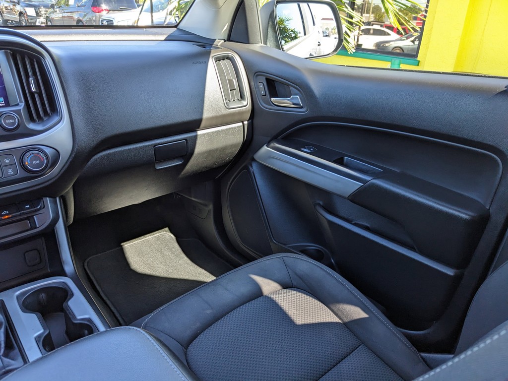 Chevrolet Colorado Vehicle Full-screen Gallery Image 14