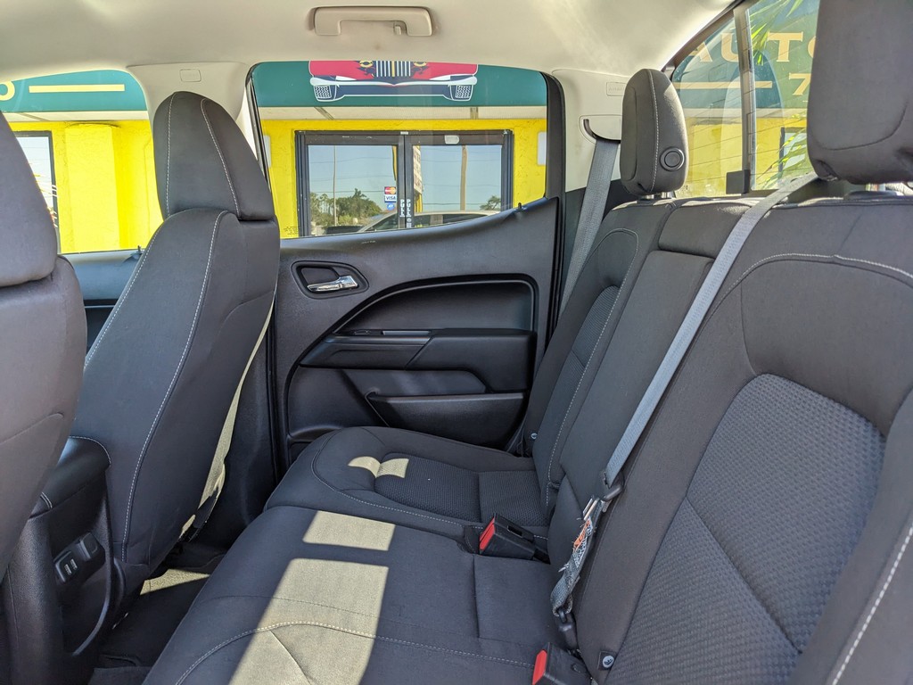 Chevrolet Colorado Vehicle Full-screen Gallery Image 15