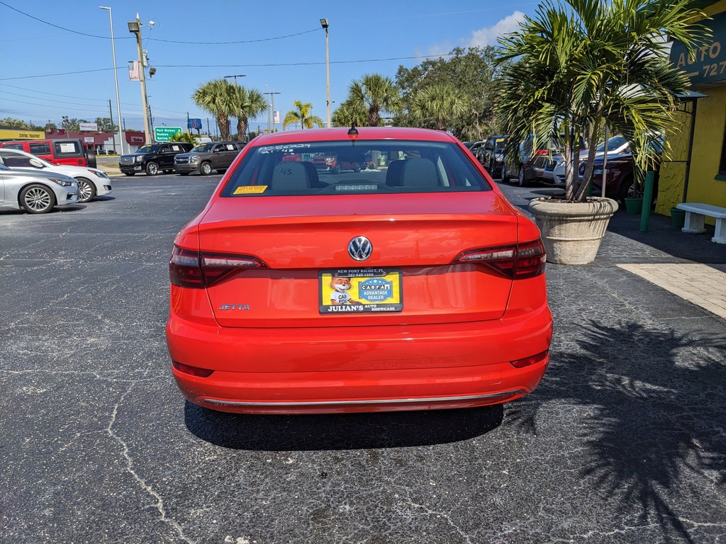 Volkswagen Jetta Vehicle Full-screen Gallery Image 05