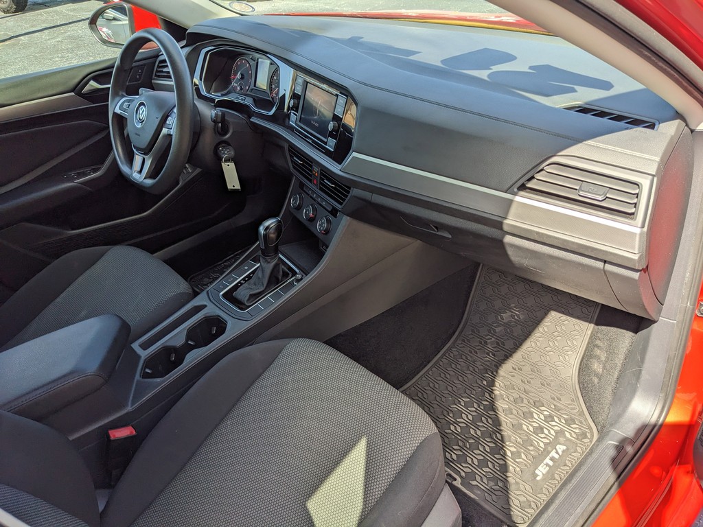 Volkswagen Jetta Vehicle Full-screen Gallery Image 10