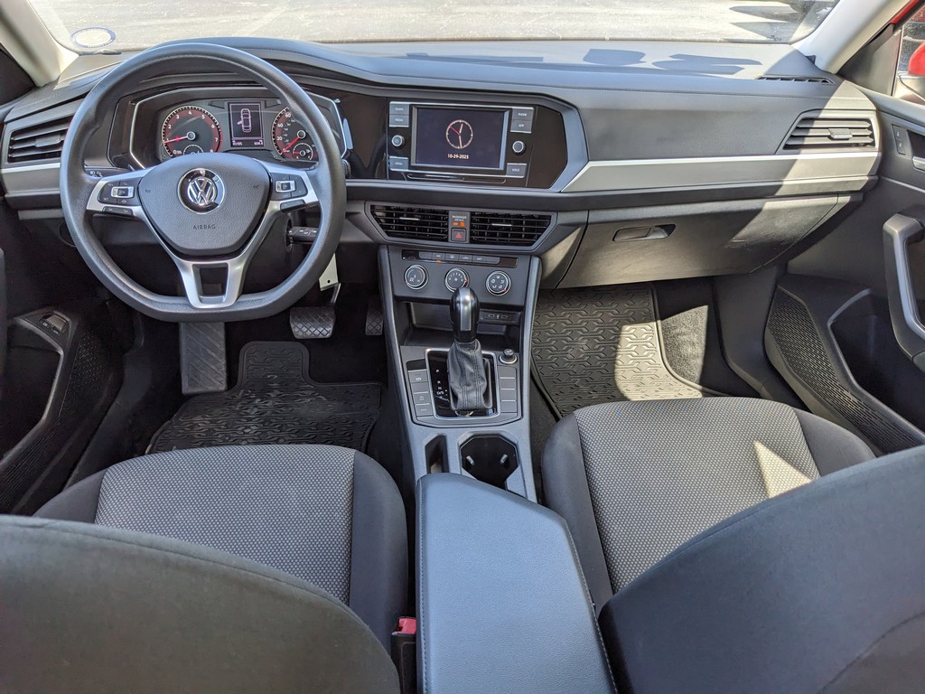 Volkswagen Jetta Vehicle Full-screen Gallery Image 11