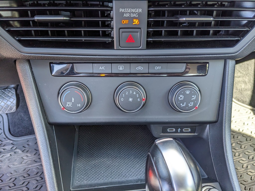 Volkswagen Jetta Vehicle Full-screen Gallery Image 21