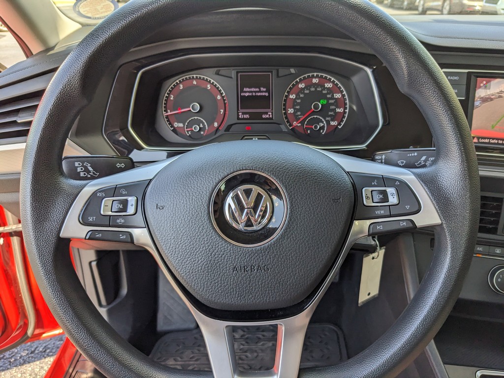 Volkswagen Jetta Vehicle Full-screen Gallery Image 24