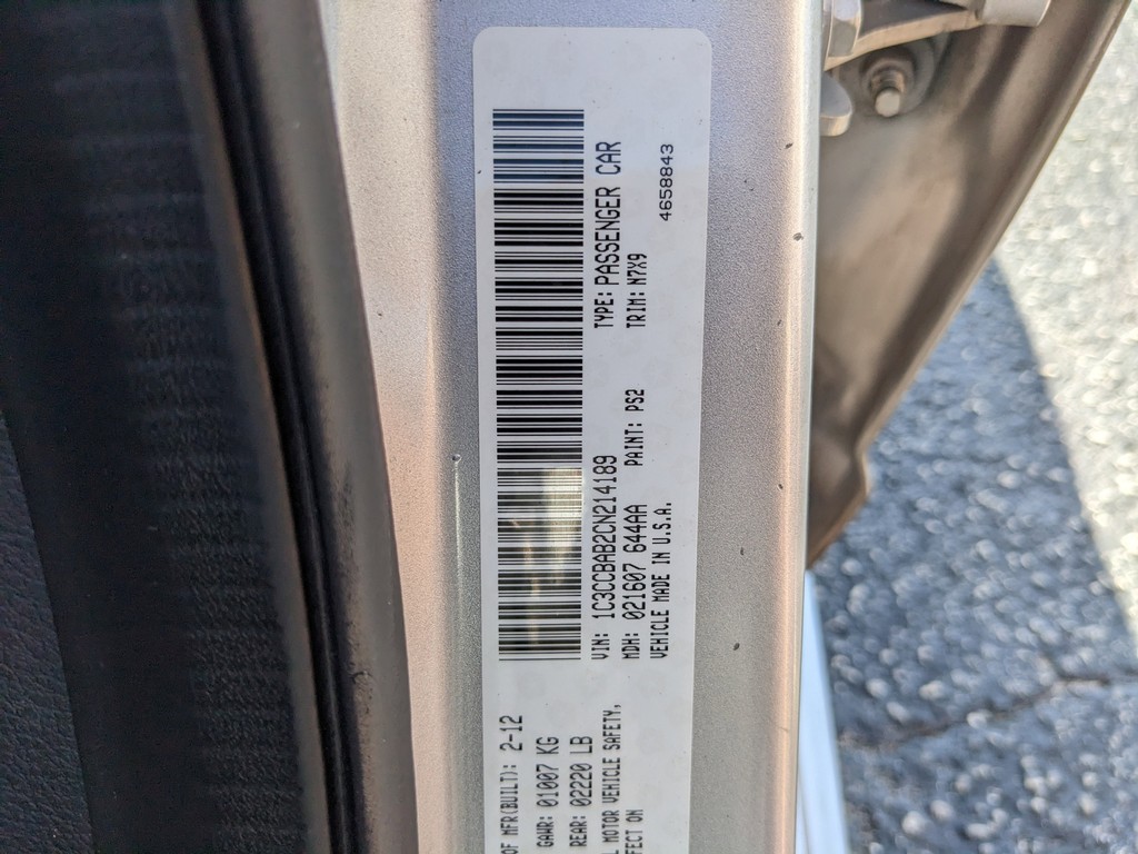 Chrysler 200 Vehicle Full-screen Gallery Image 27