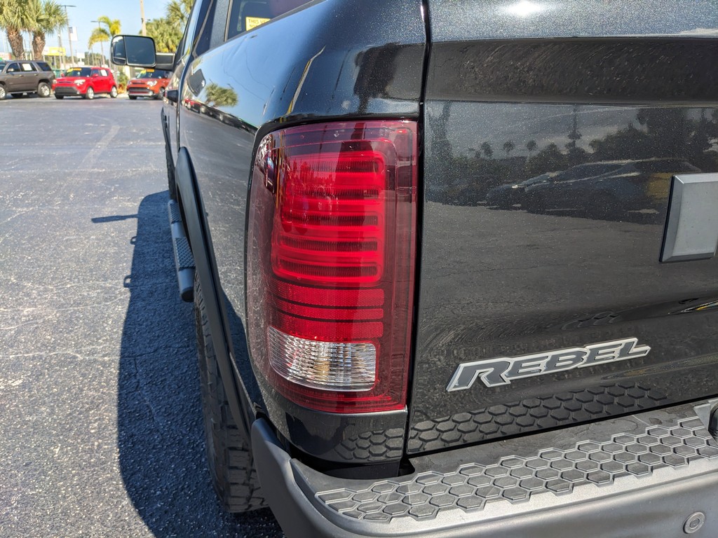 Ram 1500 Vehicle Full-screen Gallery Image 07