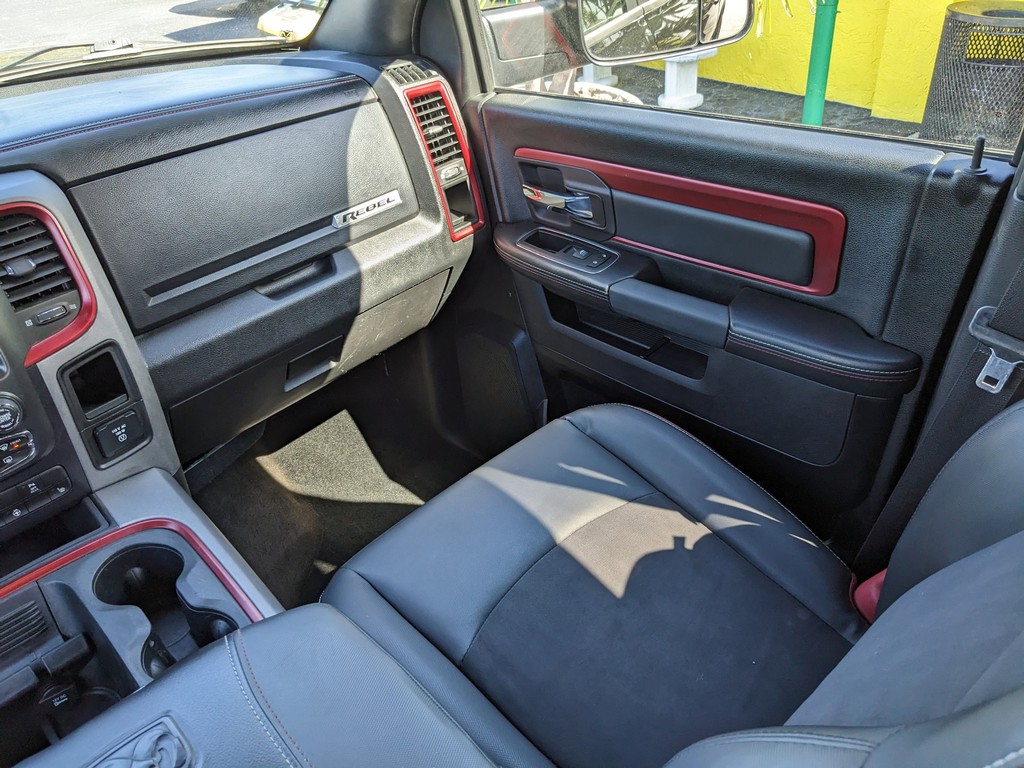 Ram 1500 Vehicle Full-screen Gallery Image 13