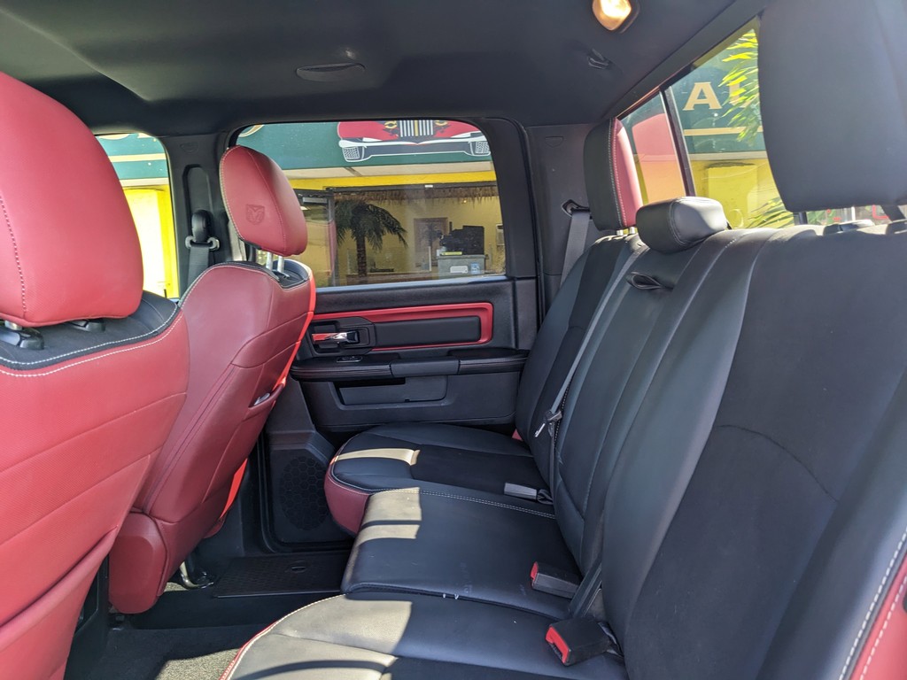 Ram 1500 Vehicle Full-screen Gallery Image 14