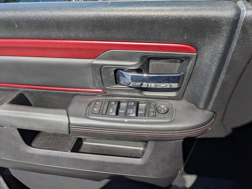 Ram 1500 Vehicle Full-screen Gallery Image 15