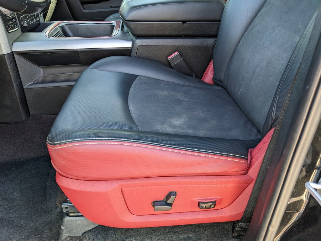 Ram 1500 Vehicle Full-screen Gallery Image 16