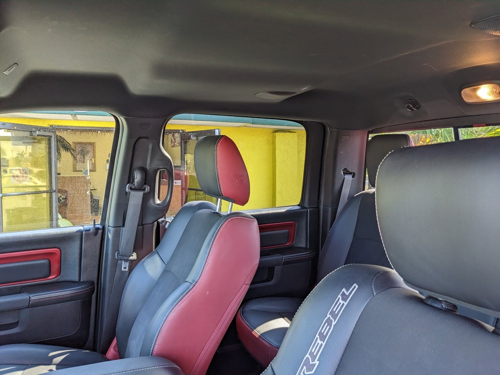 Ram 1500 Vehicle Full-screen Gallery Image 17