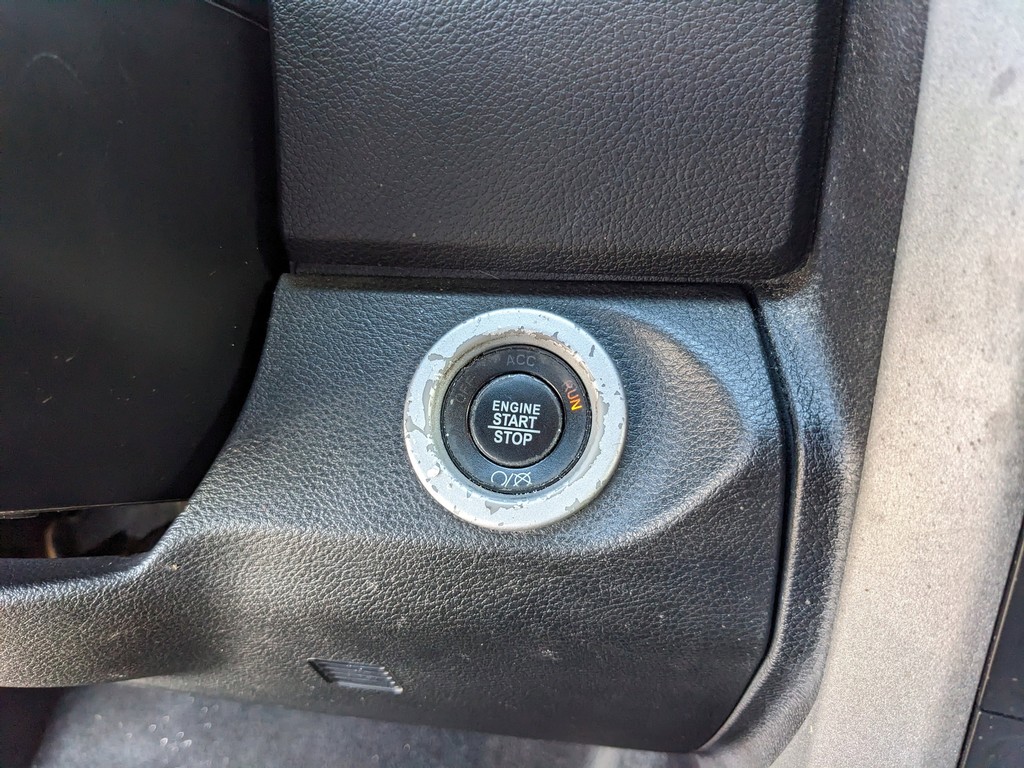 Ram 1500 Vehicle Full-screen Gallery Image 22