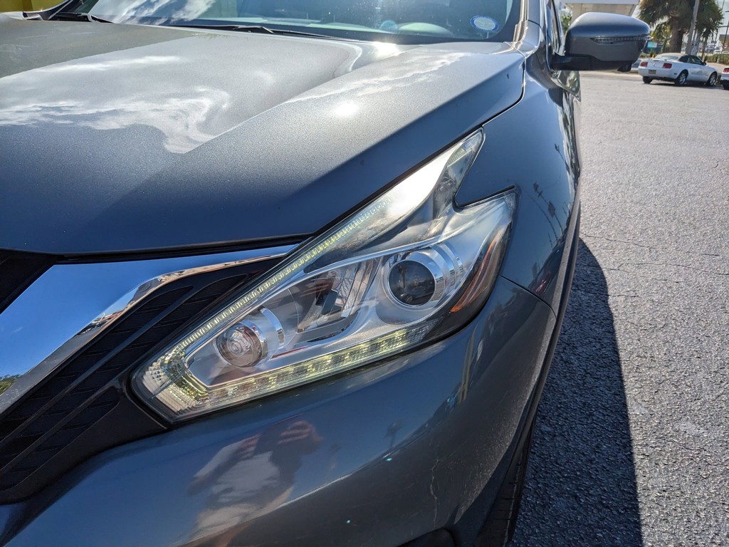 Nissan Murano Vehicle Full-screen Gallery Image 06